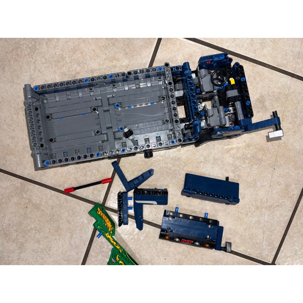 Lego technic tipping dump truck 42203 incomplete